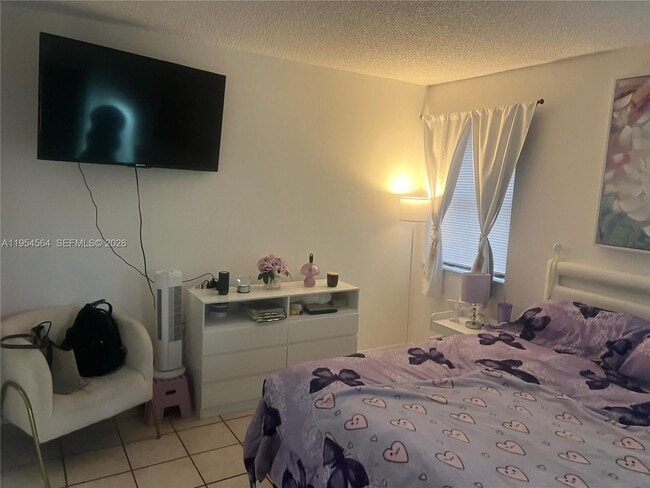 Building Photo - 526 NW 114th Ave