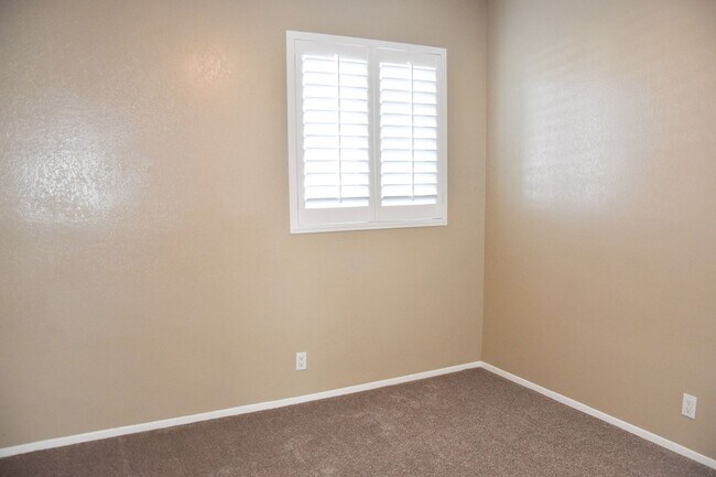 Building Photo - Beautiful 2 Story Home For Rent