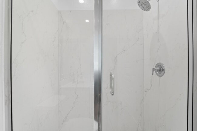 Building Photo - Like Brand New Luxurious Modern 3 Bedroom 2 Bath Townhome in Warner Meadow – Rare Rental Opportun...