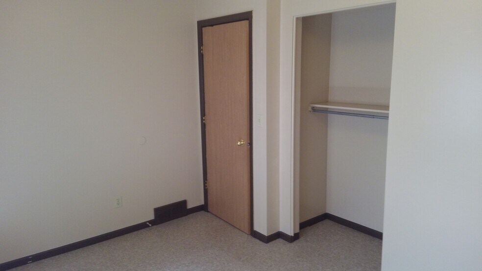 Bedroom - 1318 Albert Ave