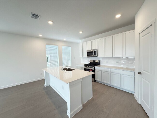 Building Photo - Brand New Lennar Home | 4 Bed | 3.5 Bath |...
