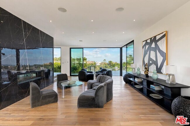 Building Photo - 920 Linda Flora Dr