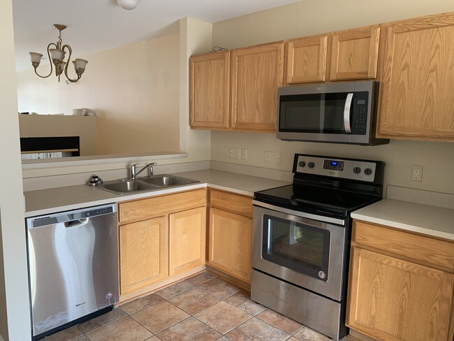 Building Photo - 39471 Springwater Dr