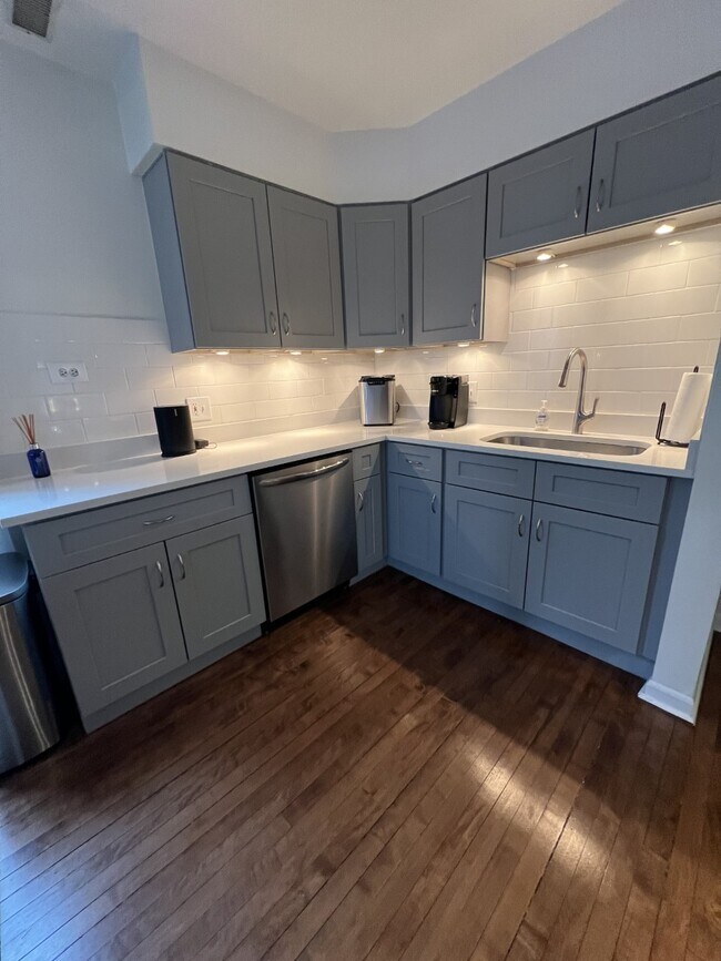 Kitchen - 1807 W Eddy St