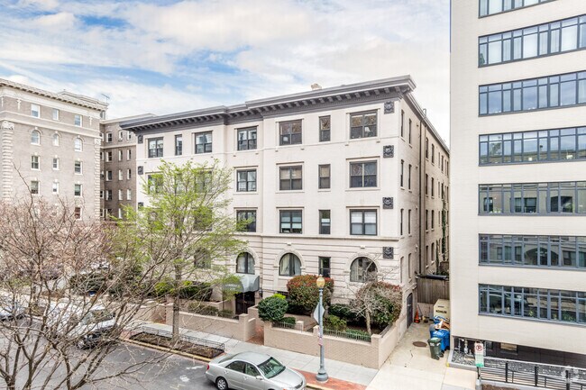 Building Photo - Lonsdale