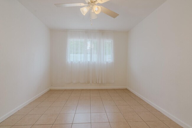 Building Photo - 52801 Avenida Alvarado