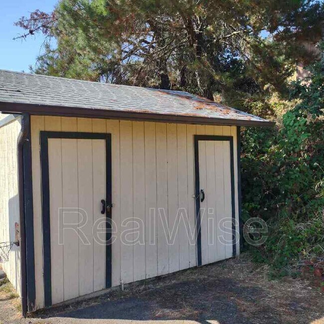 Building Photo - 1132 NE Barager Ave