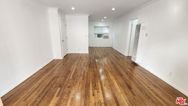 Building Photo - 1438 S Barrington Ave