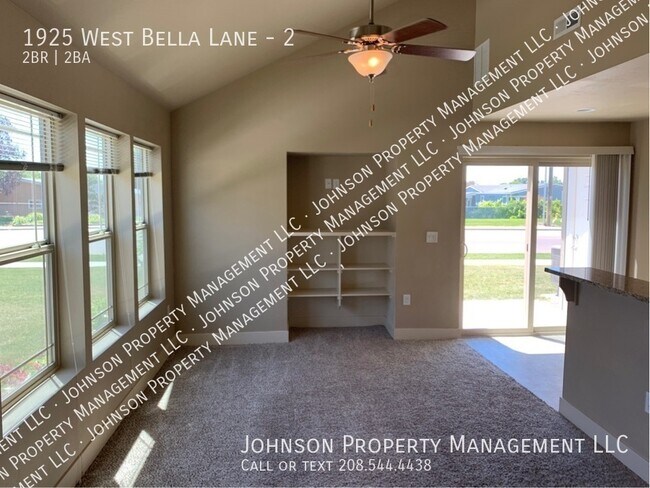 Building Photo - 1925 W Bella Ln