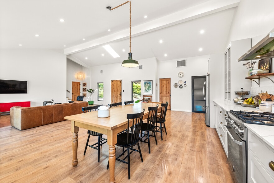 Building Photo - 2474 Barbara Dr