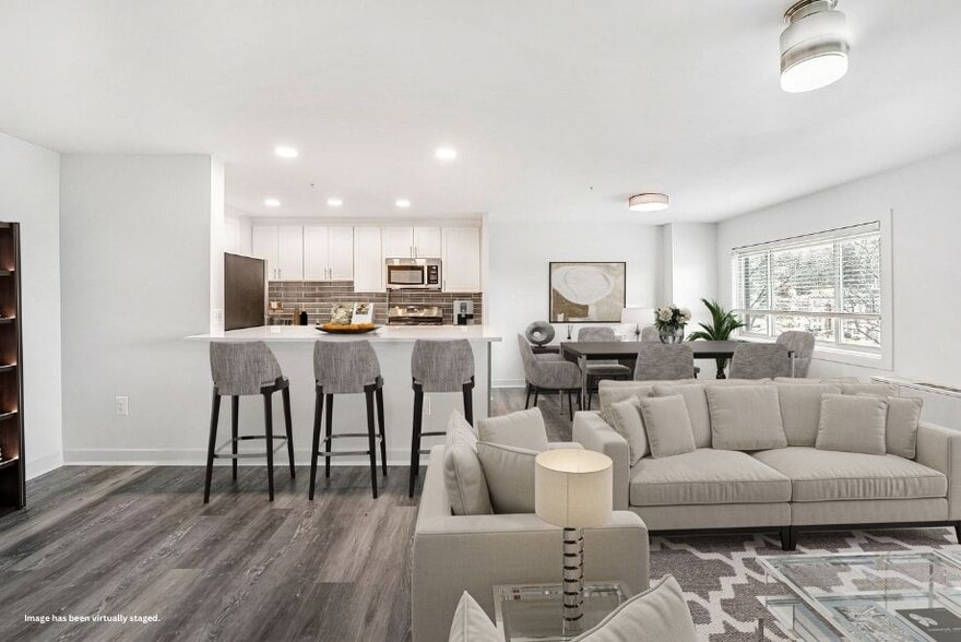 Building Photo - Ruxton Towers Apartments