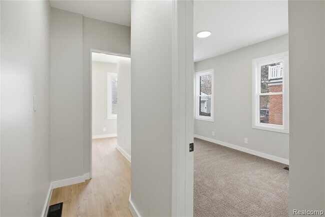 Building Photo - 14615 Winthrop St