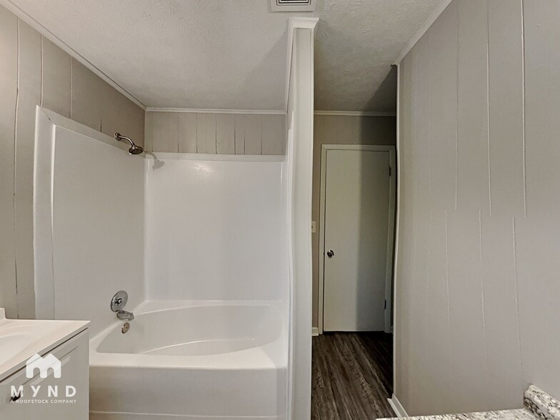 Building Photo - 6242 Green Acres Dr SW