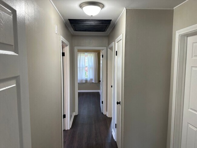 Building Photo - 1116 Cornelia Cir