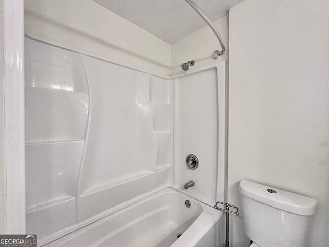 Building Photo - 5506 Woodland Dr