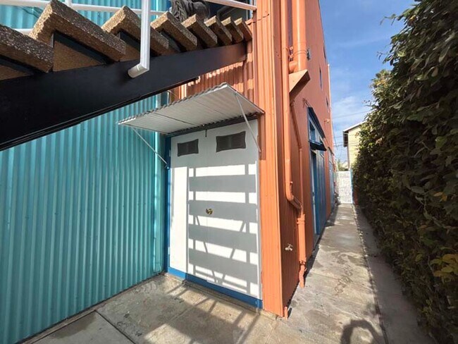 Building Photo - 915 Broadway St