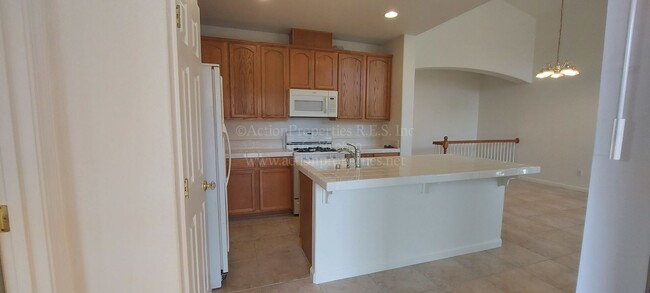 Building Photo - Sierra View Townhouse Lincoln  2 Bed 2 Ba ...