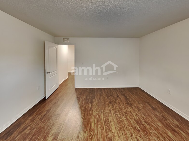 Building Photo - 1220 Brenton Leaf Dr