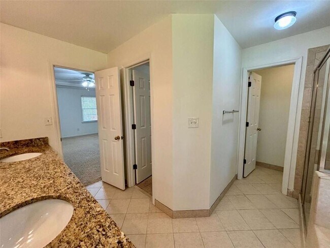 Building Photo - 4160 Creekwood Dr