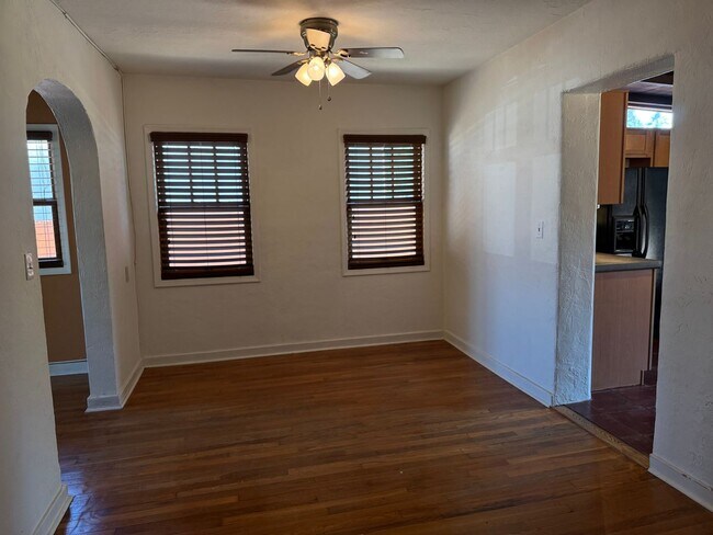 Building Photo - COMING SOON! Charming Mid-Town 3 Bedroom 2 Bath Main House!