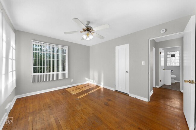Building Photo - 3 Bedroom Ranch in Grayslake!