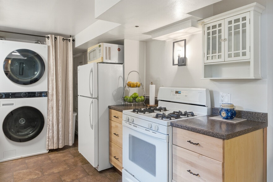 Kitenette - 1515 Arboretum Pl E