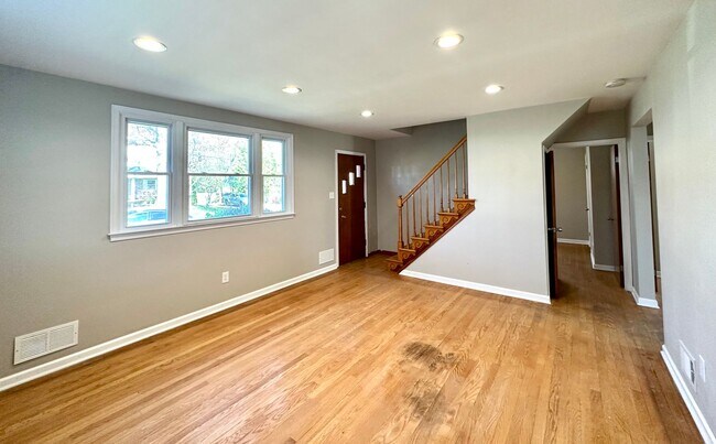 Building Photo - Charming 3 Bedroom/1 Bathroom Home in Essex, Baltimore, MD!