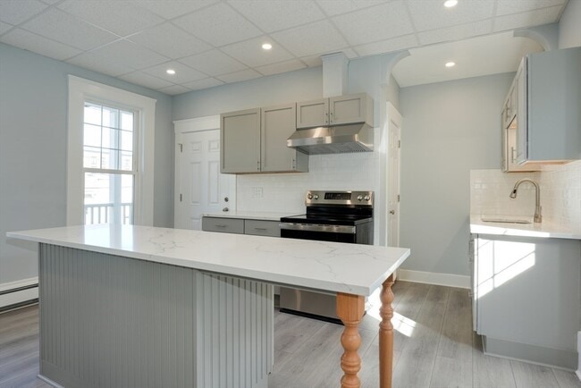 Building Photo - 47 Mechanic St