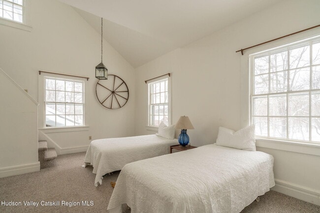 Building Photo - 56 Willowdale Farm Rd