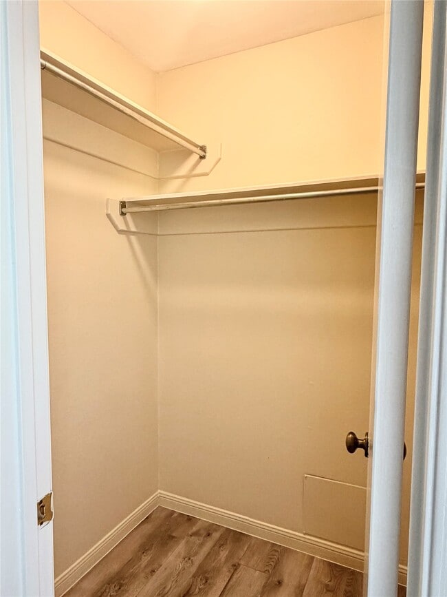 Building Photo - 17407 Chamberlain Dr