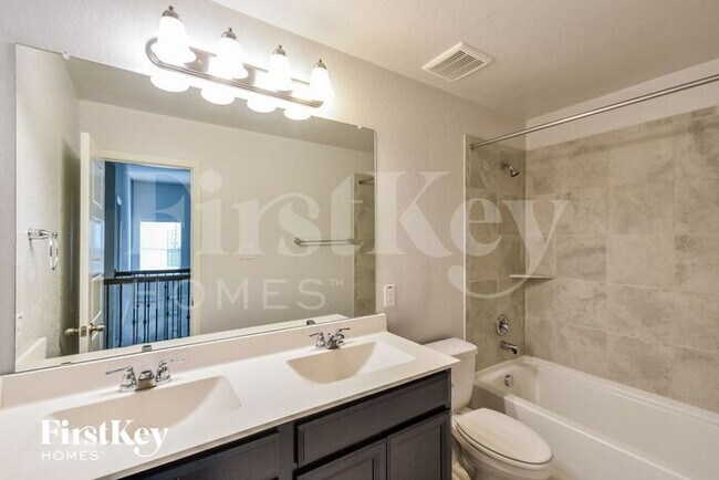 Building Photo - 11631 Bakersfield Pass