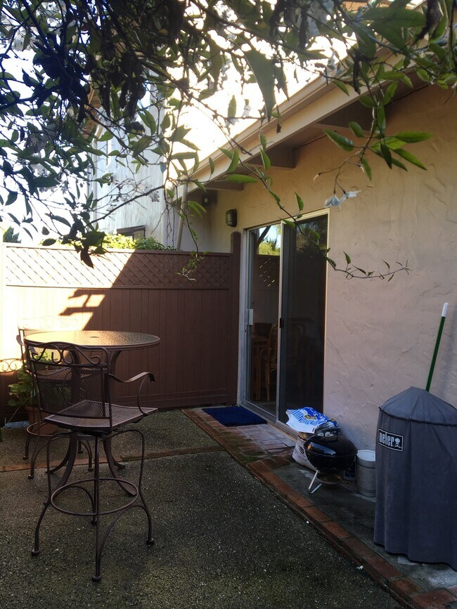 Building Photo - Dickman (740)