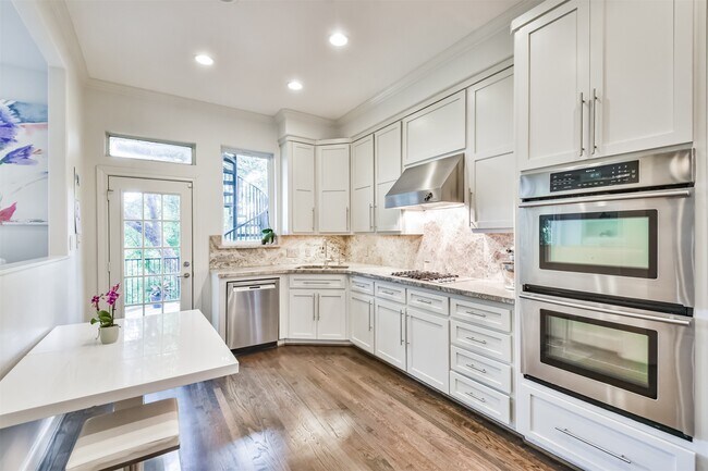 Building Photo - 4736 Post Oak Timber Dr