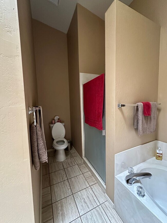 Building Photo - Beautiful two bedroom two bathroom contact...