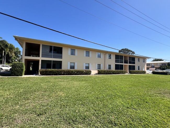 Imperial Apartments + Condominiums - 333 SE Martin Ave