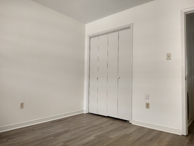 Building Photo - 6204 Mitchell Ave