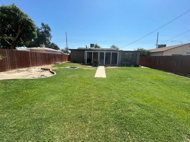Building Photo - 4 bedroom 2 bath updated and new in Centra...