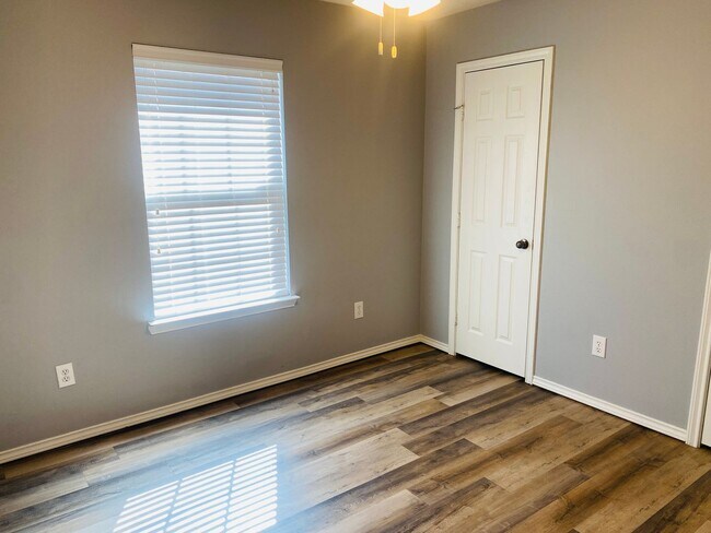 Building Photo - 3 bed 2 bath Frenship ISD
