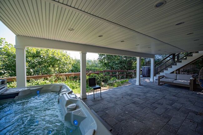 Building Photo - 1835 Naugles Dr