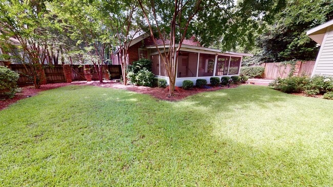 Building Photo - 345 Cloverdale Rd