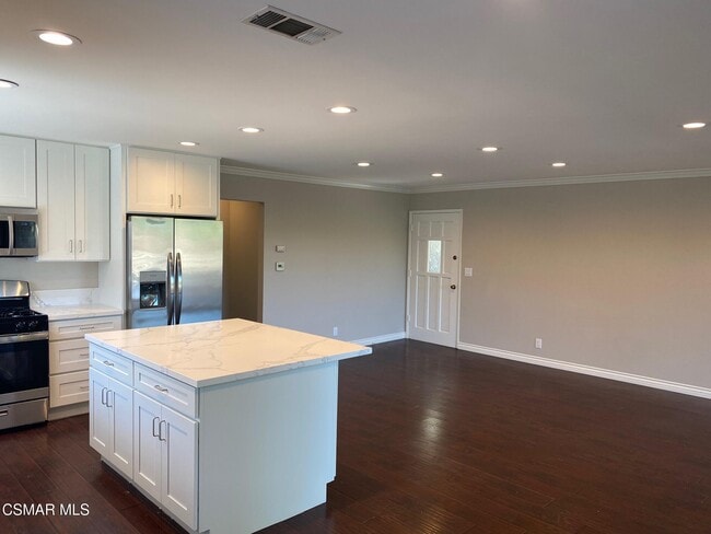 Building Photo - 662 Benson Way