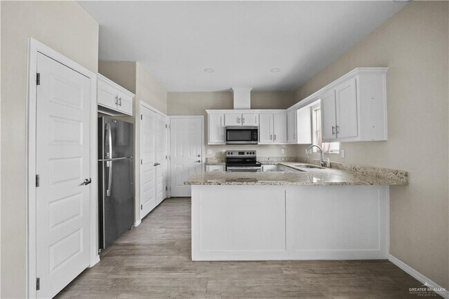 Building Photo - 2108 Davenport St