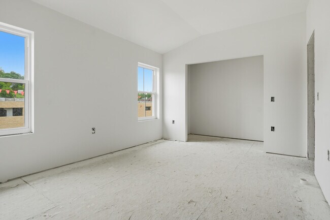 Building Photo - 119 Kettle Moraine Dr S
