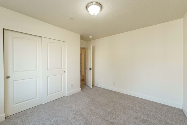 Building Photo - FEB MOVE IN SPECIAL - 4 Bedroom 2.5 Bath D...