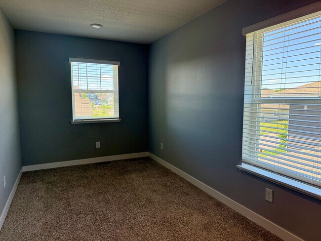 Building Photo - Comfort & Space Await in This Stunning 4BR Dayton Home