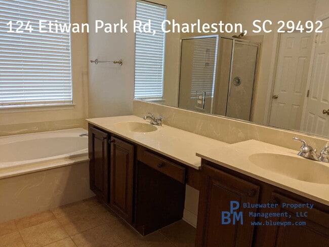 Building Photo - 3 Bed, 2.5 Bath, 1,966 Sq Ft, Pet-friendly
