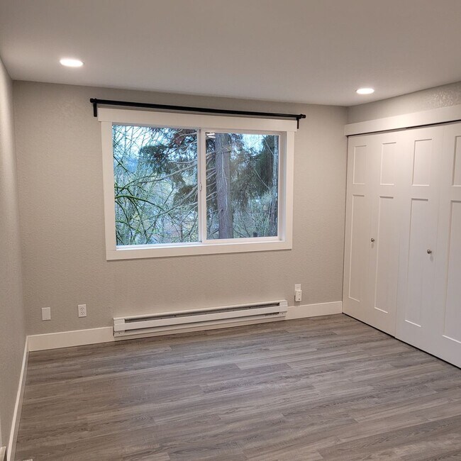 Building Photo - Beautiful 2 Bedroom Condo in Redmond