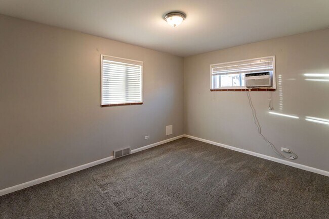 Building Photo - Move in now — $0 rent due until March 1st! - 3BR/2BA Single-Family Home Across from Sloan’s Lake ...