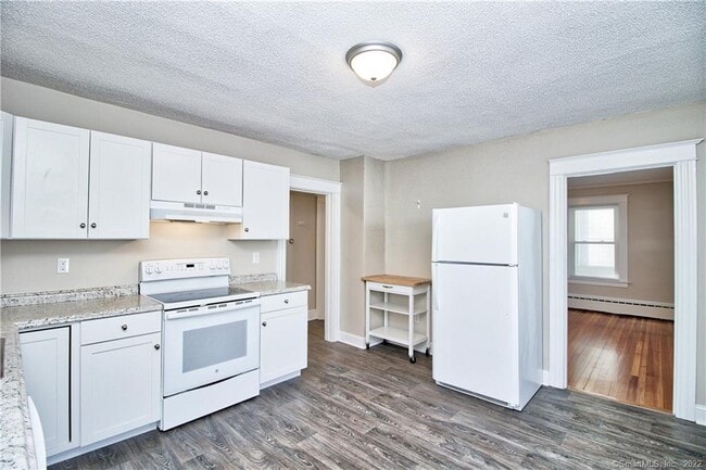 Building Photo - 15 Diamond St