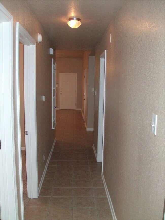 Building Photo - Spacious 3-Bedroom Duplex Near Clear Creek...